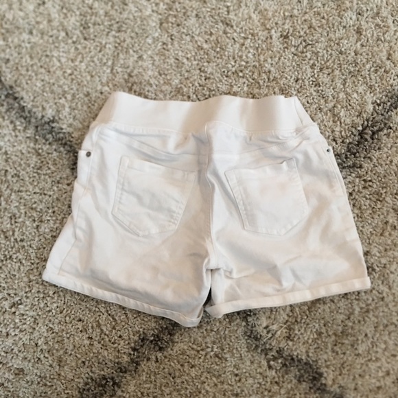 White maternity shorts - Picture 2 of 3